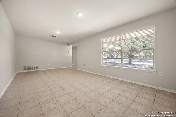 $1,800 | 221 Windcrest Drive, Windcrest, TX 78239