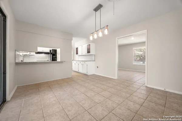 $1,800 | 221 Windcrest Drive, Windcrest, TX 78239