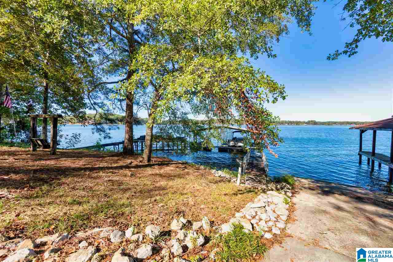 647 Ridgeway Circle Talladega, AL 35160 - Photo 8 of 48