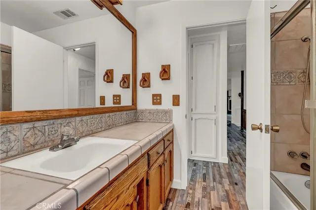 a view of a house with backyard and trees