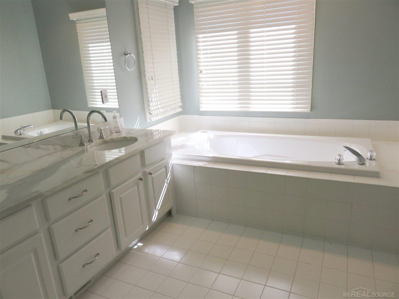 60680 Balmoral Way Rochester, MI 48306 - Photo 21 of 29 31275645-20.JPG