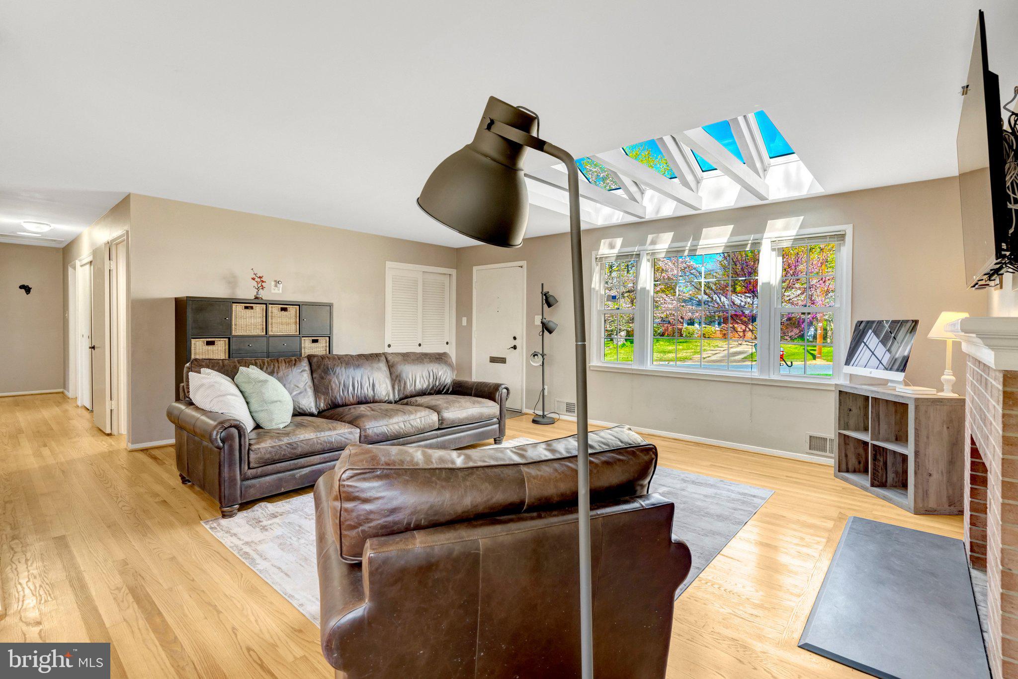 5230 Oldcastle Lane Springfield, VA 22151 - Photo 5 of 63