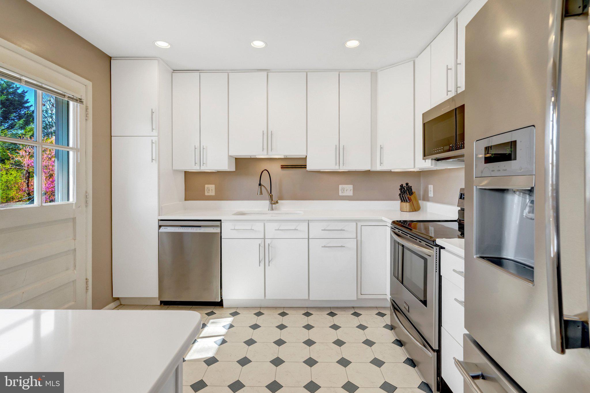 5230 Oldcastle Lane Springfield, VA 22151 - Photo 10 of 63