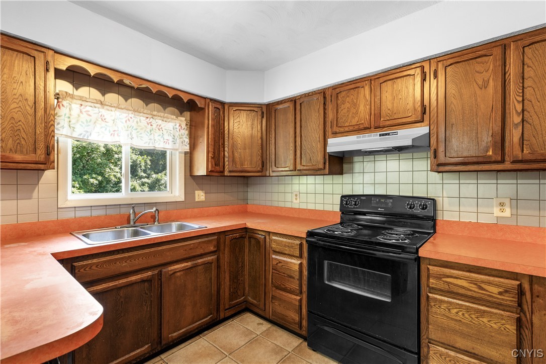 7530 East Lake Road Vienna, NY 13308 - Photo 6 of 35 Fully applianced kitchen