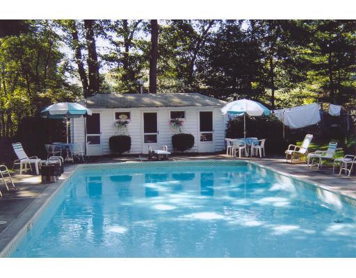 10 Azalea Road Waltham, MA 02452 - Photo 5 of 28 Gallery Image 5