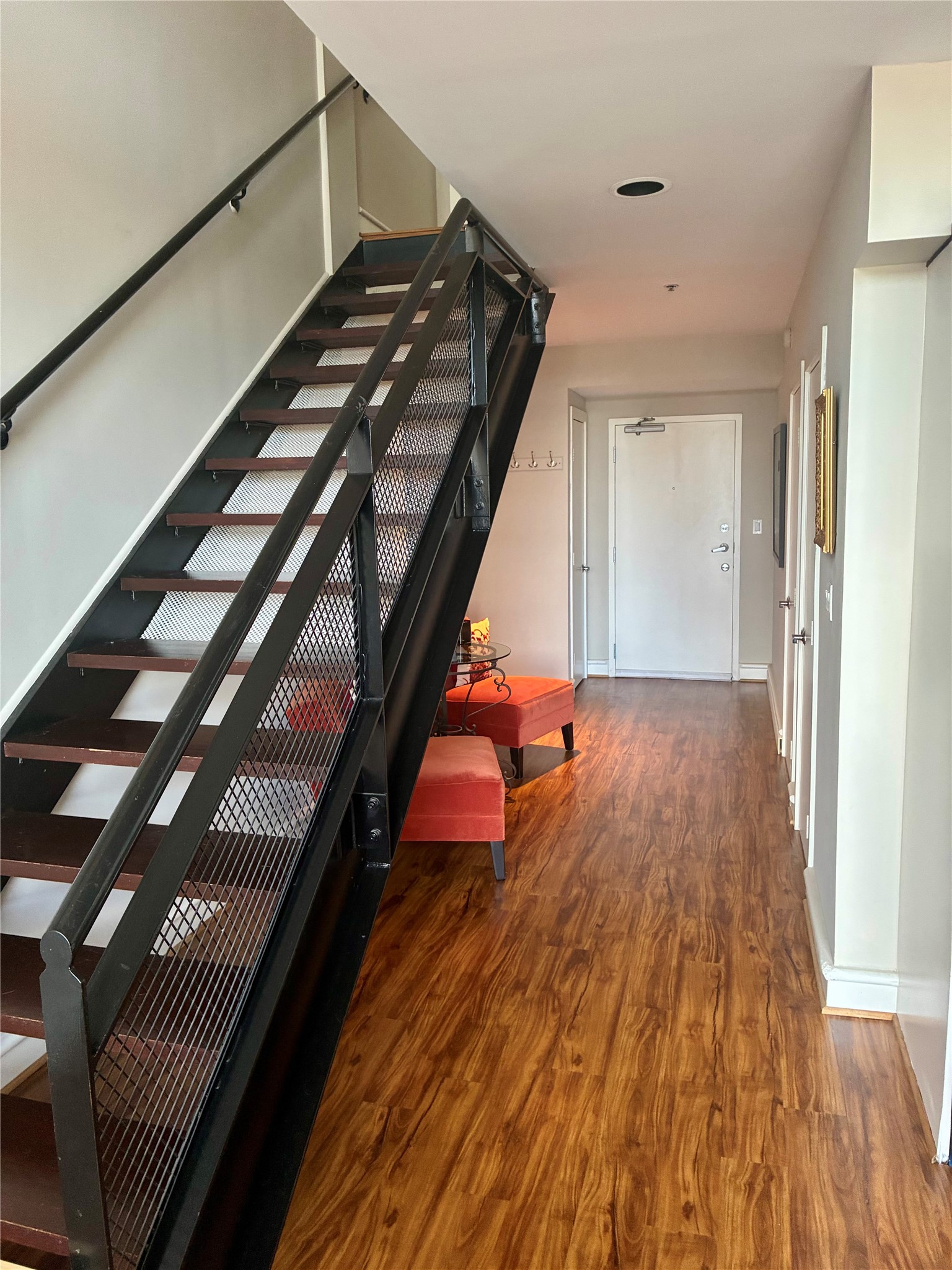 3311 Yupon Street, Unit 605 Houston, TX 77006 - Photo 6 of 16 Entry way hallway