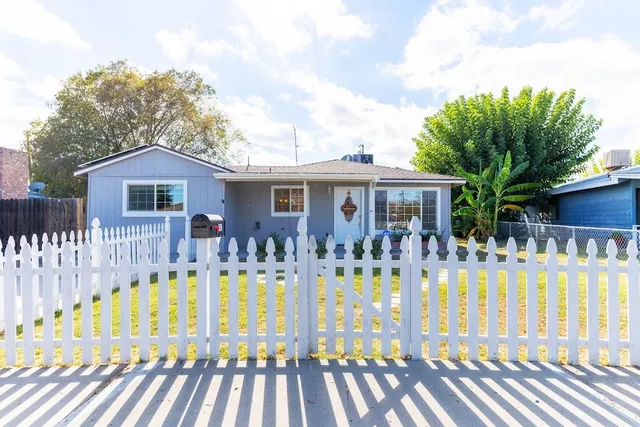$330,000 | 609 West College Avenue, Coalinga, CA 93210