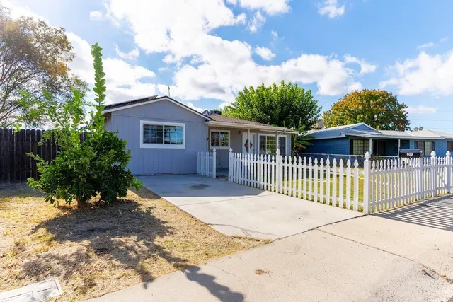 $330,000 | 609 West College Avenue, Coalinga, CA 93210