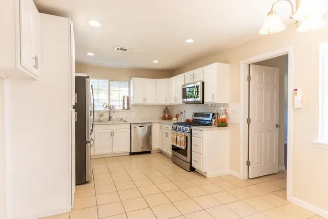 $330,000 | 609 West College Avenue, Coalinga, CA 93210