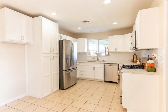 $330,000 | 609 West College Avenue, Coalinga, CA 93210