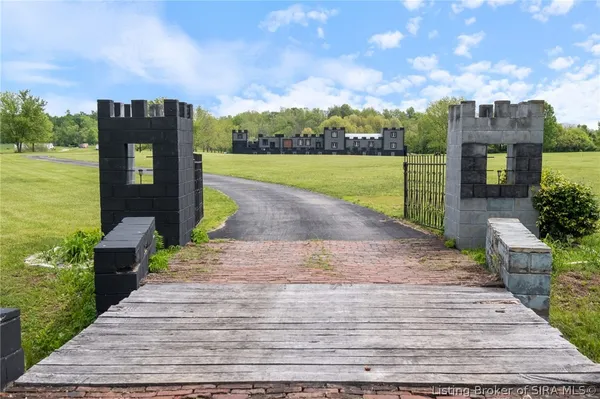 $899,900 | 6900 Dave Carr Road, Charlestown, IN 47111