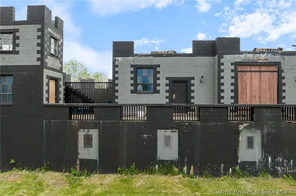 $899,900 | 6900 Dave Carr Road, Charlestown, IN 47111