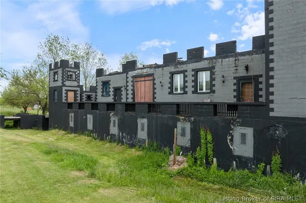 $899,900 | 6900 Dave Carr Road, Charlestown, IN 47111