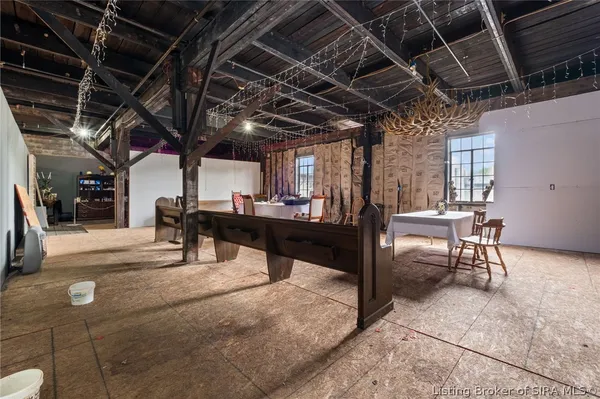 $899,900 | 6900 Dave Carr Road, Charlestown, IN 47111