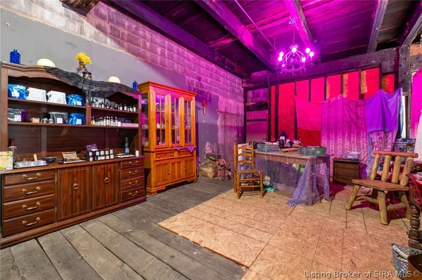 $899,900 | 6900 Dave Carr Road, Charlestown, IN 47111