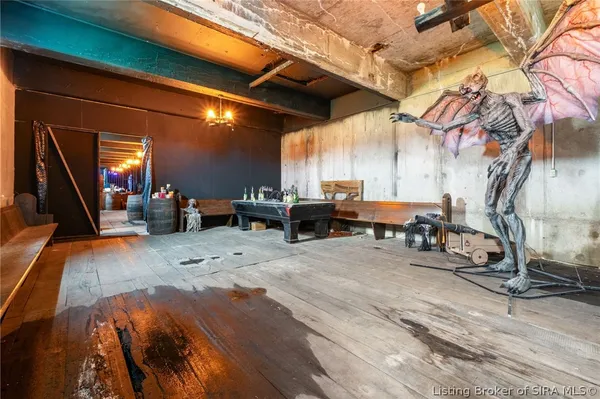 $899,900 | 6900 Dave Carr Road, Charlestown, IN 47111