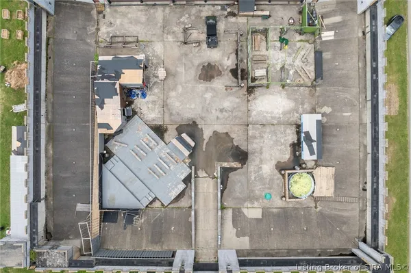 $899,900 | 6900 Dave Carr Road, Charlestown, IN 47111