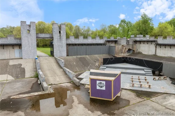 $899,900 | 6900 Dave Carr Road, Charlestown, IN 47111