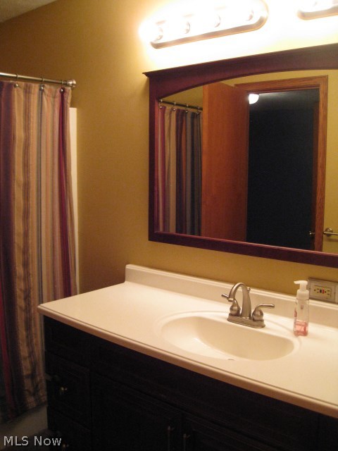 11097 West Pleasant Valley Road Parma, OH 44130 - Photo 11 of 25 First floor bath