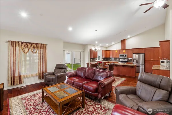 $749,990 | 25804 101st Avenue East, Graham, WA 98338