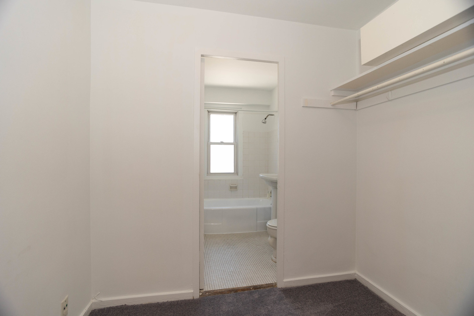 2909 North Sheridan Road, Unit 1701 Chicago, IL 60657 - Photo 15 of 16 a view of an empty room