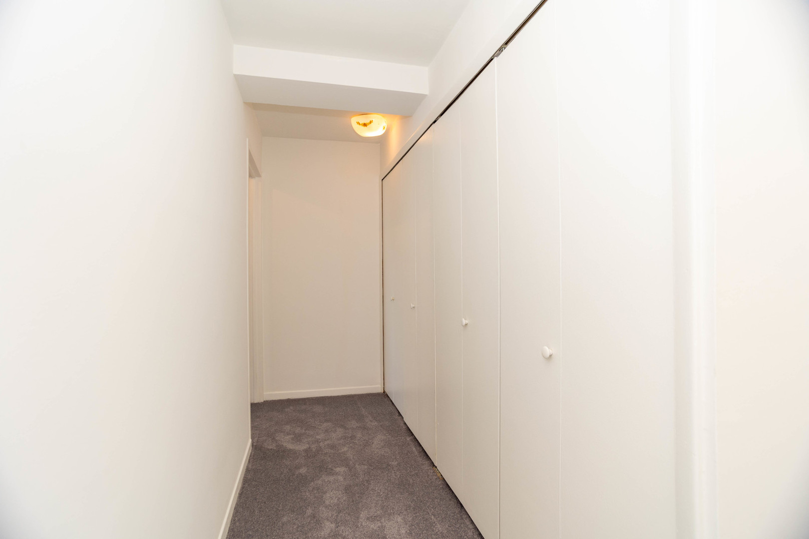 2909 North Sheridan Road, Unit 1701 Chicago, IL 60657 - Photo 6 of 16 a view of a small space