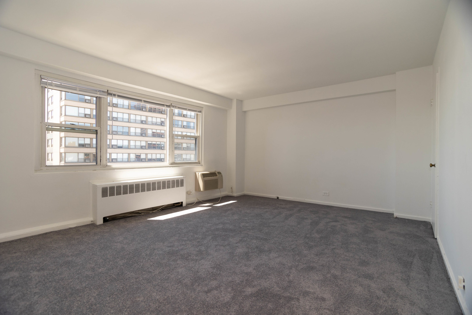 2909 North Sheridan Road, Unit 1701 Chicago, IL 60657 - Photo 8 of 16 an empty room with a window