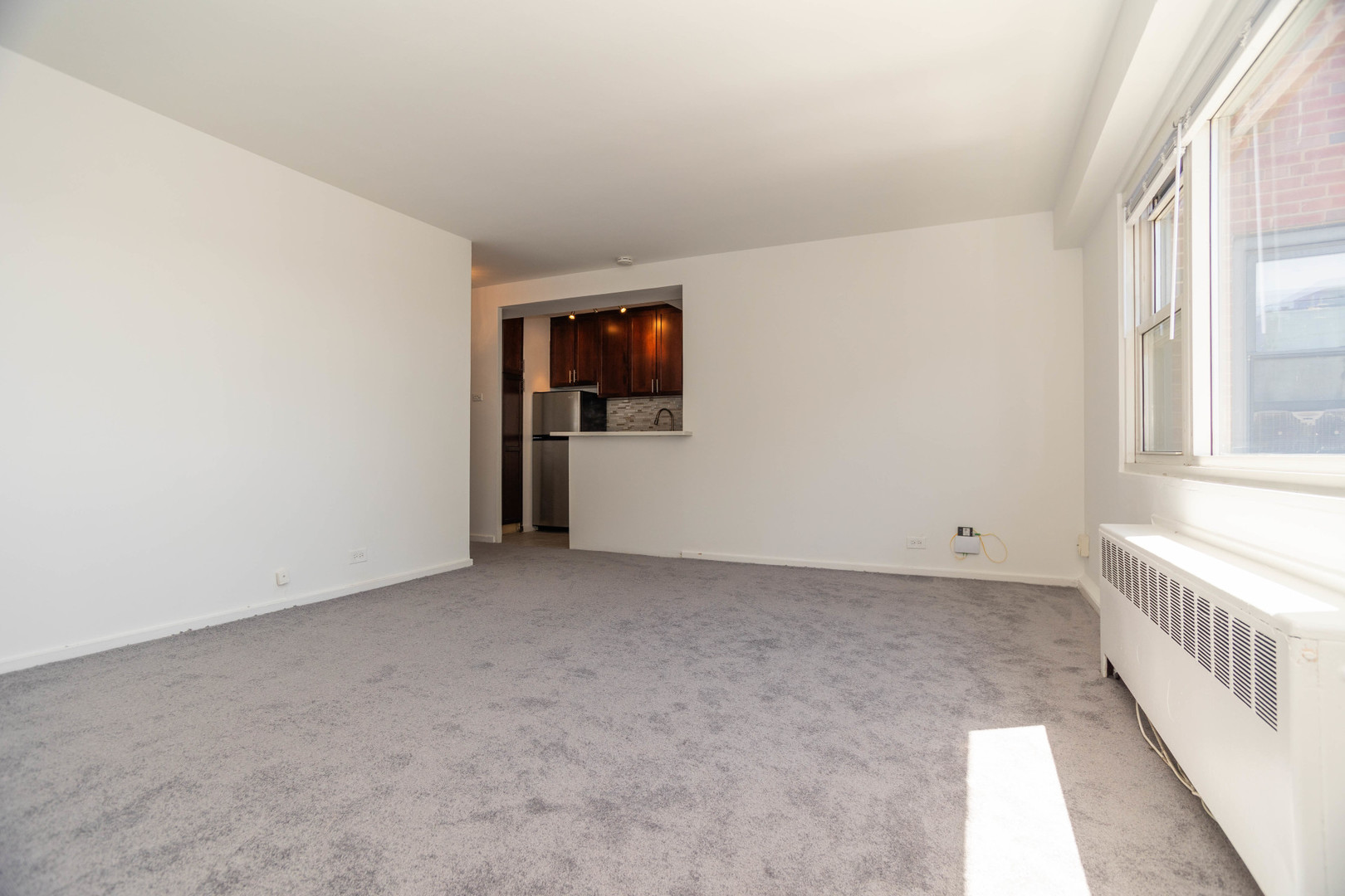2909 North Sheridan Road, Unit 1701 Chicago, IL 60657 - Photo 9 of 16 an empty room with windows