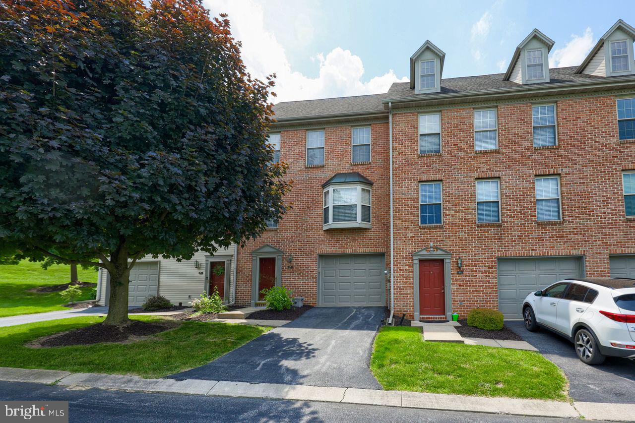 79 Jayme Drive York, PA 17402 - Photo 2 of 32