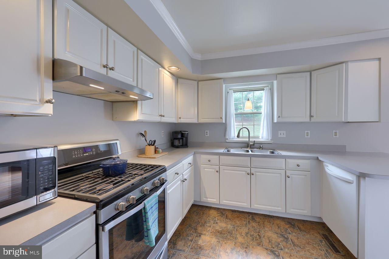 79 Jayme Drive York, PA 17402 - Photo 8 of 32