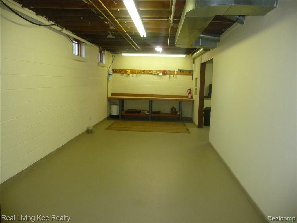 7207 28 Mile Road Washington, MI 48094 - Photo 21 of 35 Workshop with built-in work bench