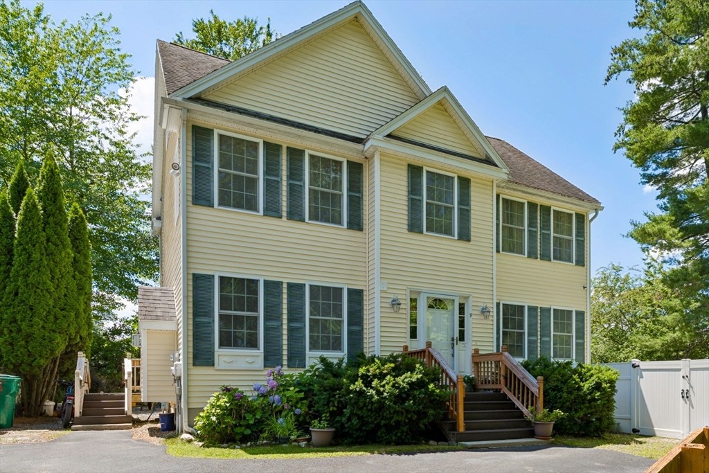 9 Perron Way Lowell, MA 01854 - Photo 1 of 42