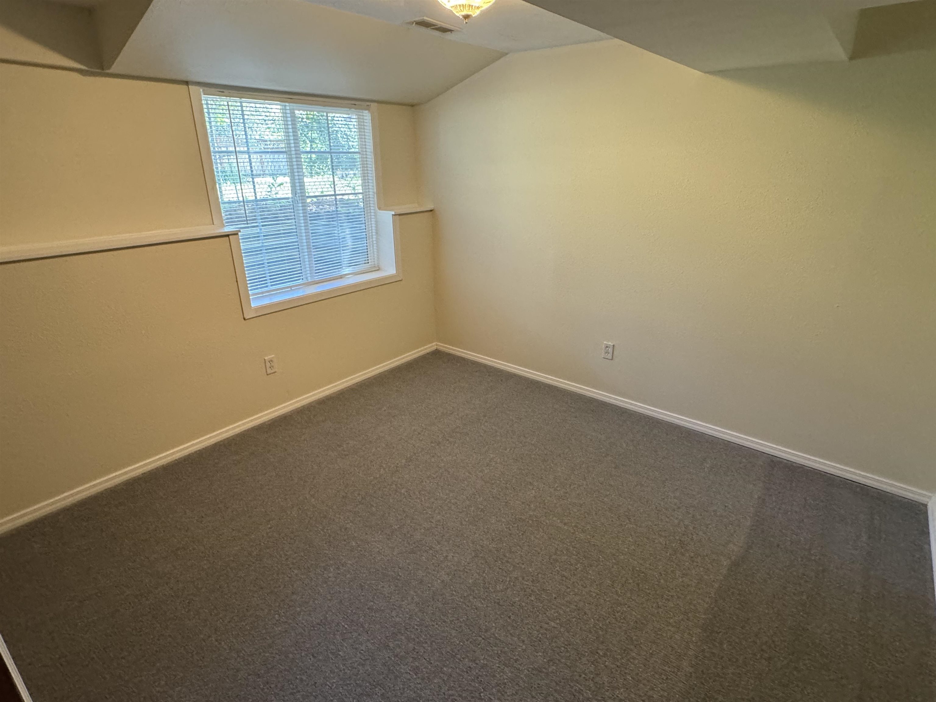 609 West Sierra Way Spokane, WA 99208 - Photo 28 of 31