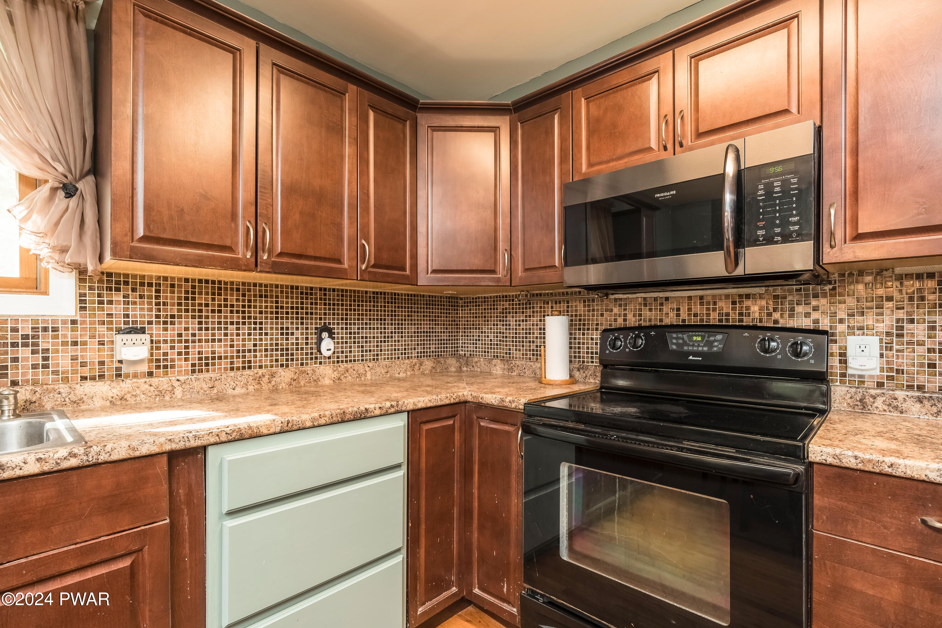 99 Bruin Road Lake Ariel, PA 18436 - Photo 9 of 31 99Bruin_KitchenLiving_7