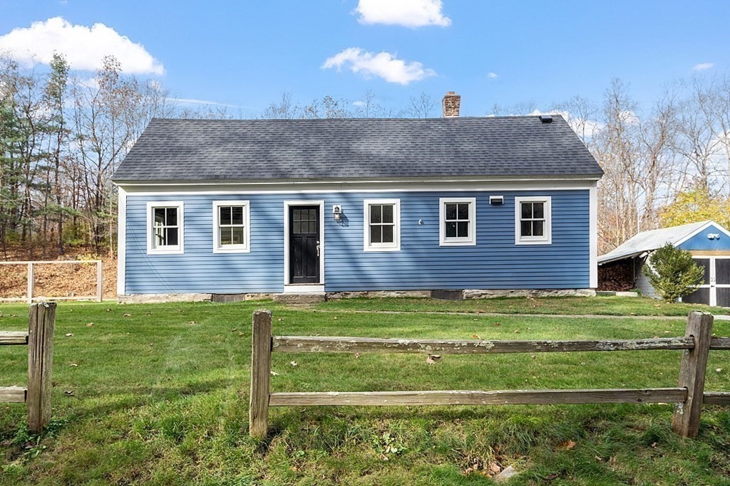 91 Gilchrest Street Lunenburg, MA 01462 - Photo 2 of 38 a front view of a house with a yard