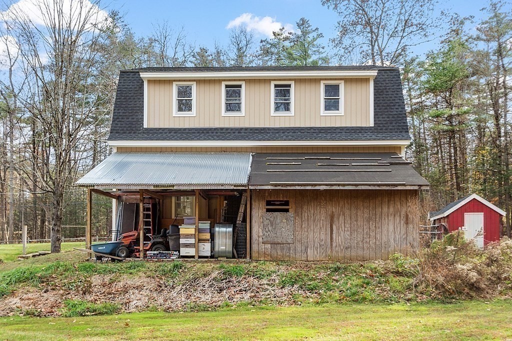 91 Gilchrest Street Lunenburg, MA 01462 - Photo 34 of 38 a front view of a house with garden