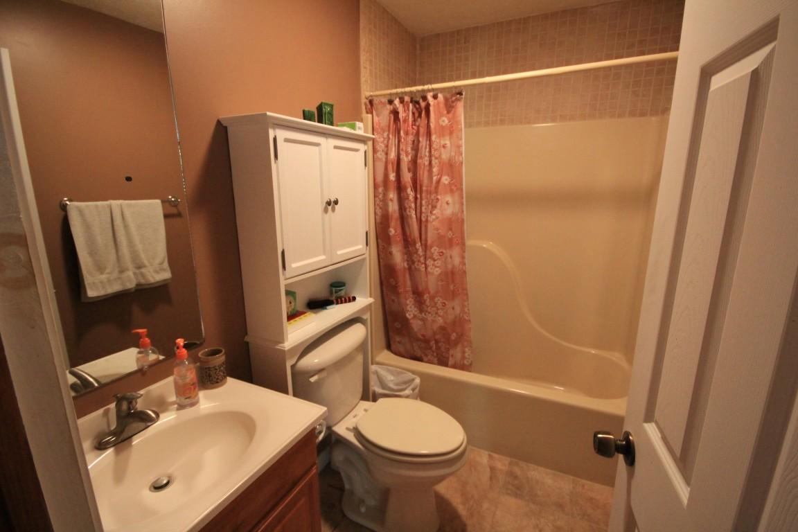 1134 Kings Hill Road, Unit 25 Spring City, TN 37381 - Photo 15 of 26 GUEST BATHROOM (Medium)