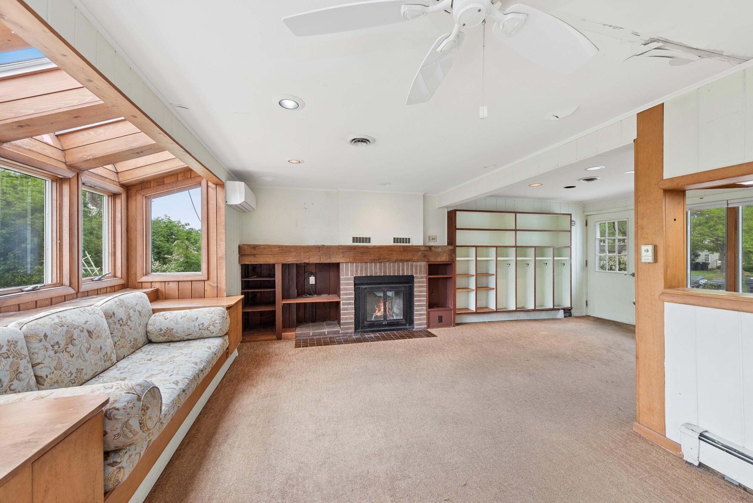 415 Ridgeway Street St. Joseph, MI 49085 - Photo 3 of 36 03-Family Room