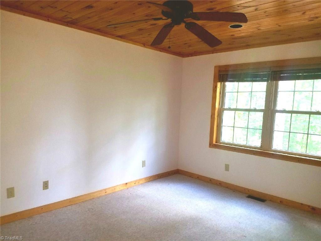292 Doe Run Purlear, NC 28665 - Photo 11 of 29 Gallery Image 11