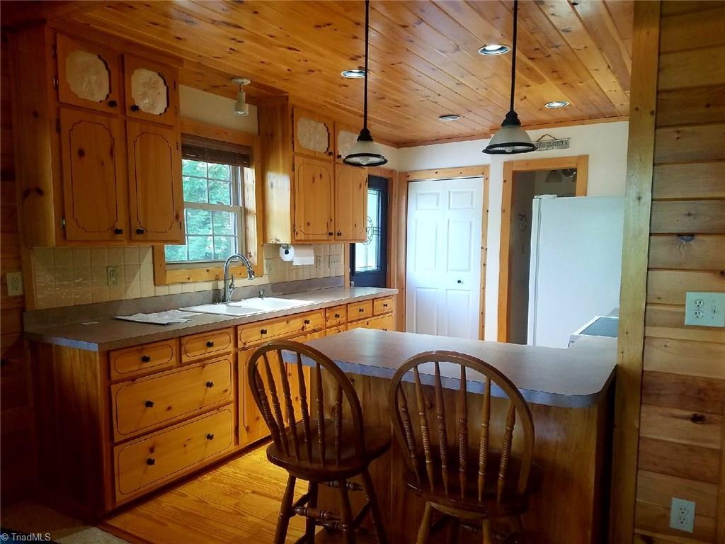 292 Doe Run Purlear, NC 28665 - Photo 6 of 29 Gallery Image 6
