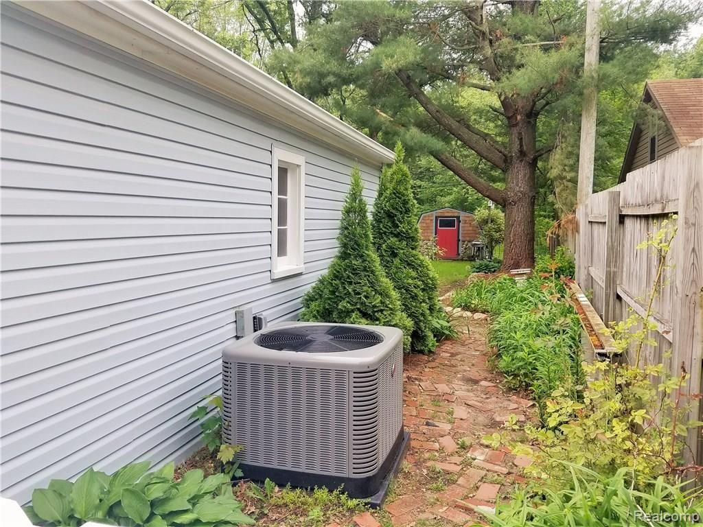 21592 Springhill Street Romulus, MI 48174 - Photo 26 of 31