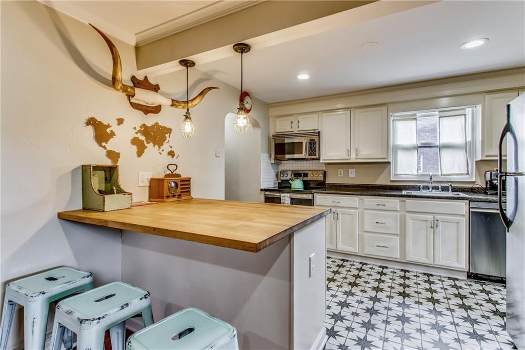 434 Old Farm Road Pittsburgh, PA 15228 - Photo 8 of 24