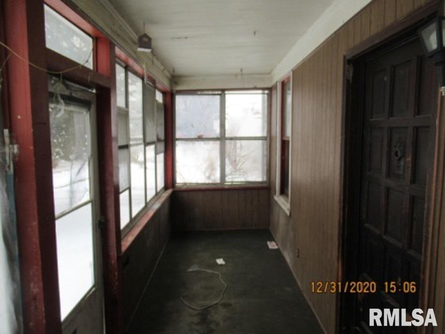 112 South Rolff Street Davenport, IA 52804 - Photo 2 of 37 Gallery Image 2