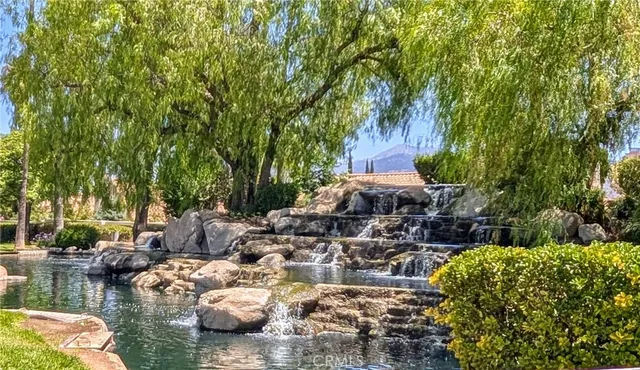 a picture of city view