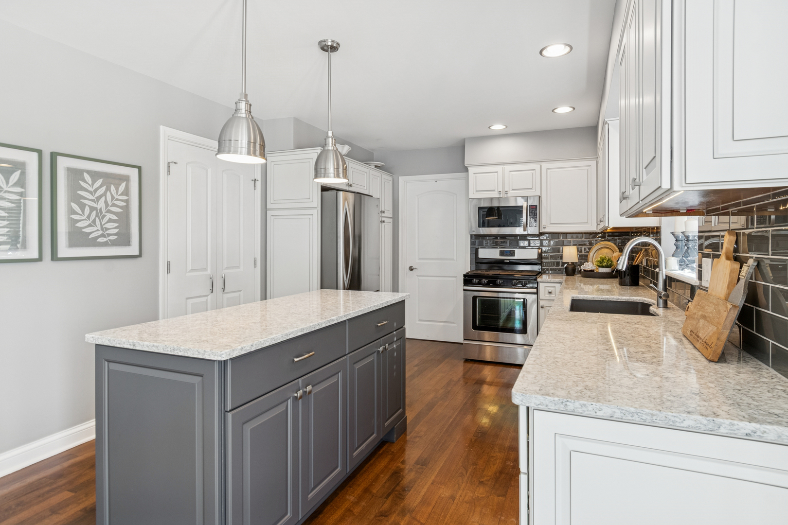 717 Clarendon Lane Aurora, IL 60504 - Photo 15 of 40