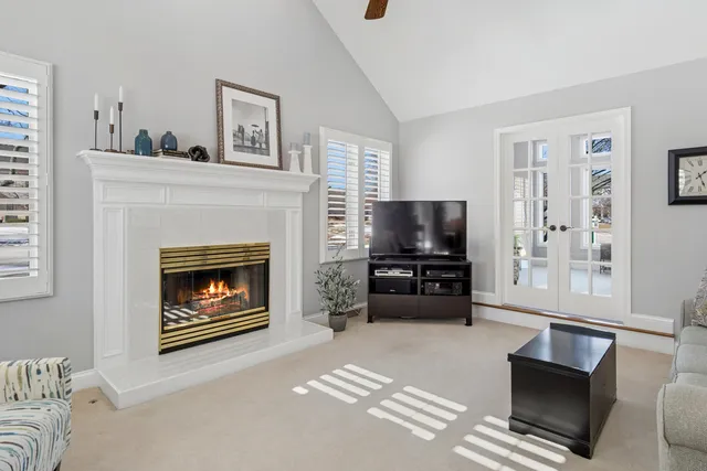 $570,000 | 717 Clarendon Lane, Aurora, IL 60504