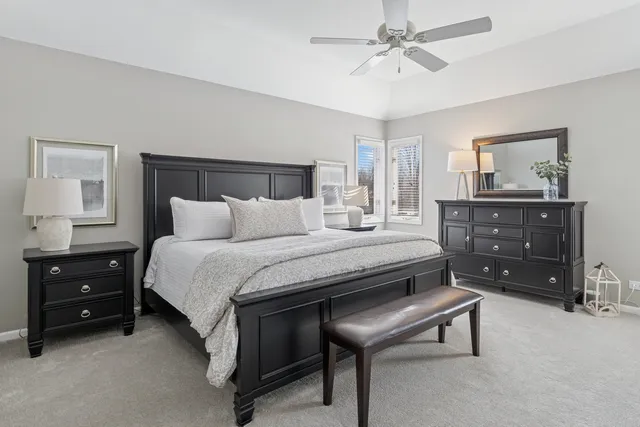 $570,000 | 717 Clarendon Lane, Aurora, IL 60504