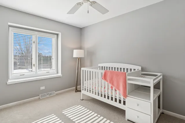 $570,000 | 717 Clarendon Lane, Aurora, IL 60504