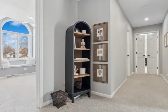 $570,000 | 717 Clarendon Lane, Aurora, IL 60504