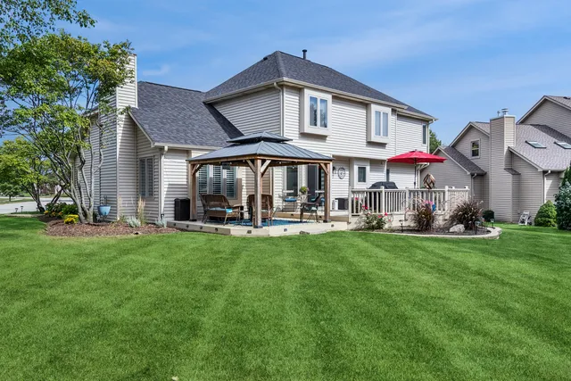 $570,000 | 717 Clarendon Lane, Aurora, IL 60504